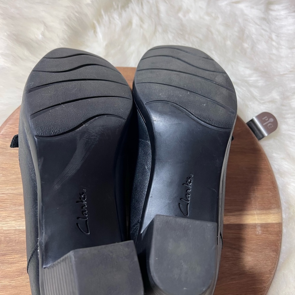Clarks Black Leather Heeled Loafers Size 8.5 - Picture 10 of 10